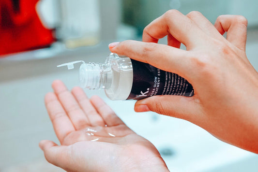 The Differences between Hydrating & Moisturizing.